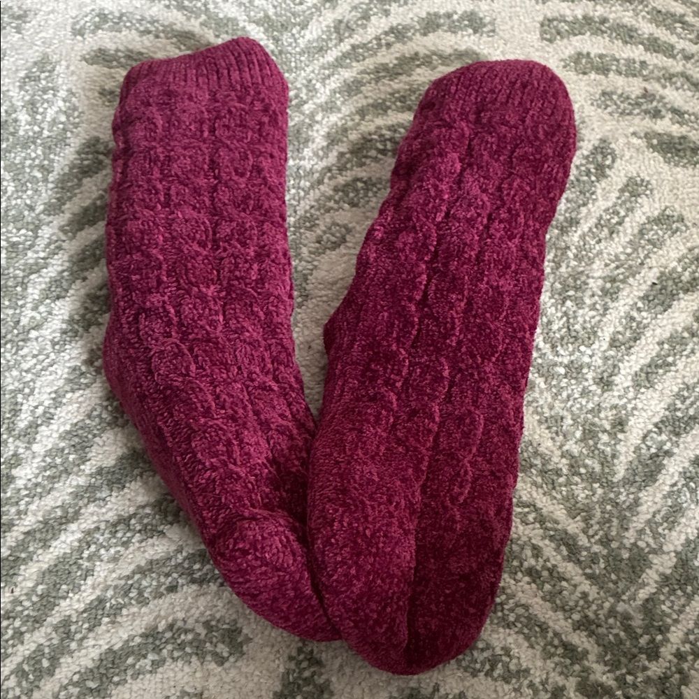 NEW Muk Luks Cozy Cable Knit Socks in Deep Red